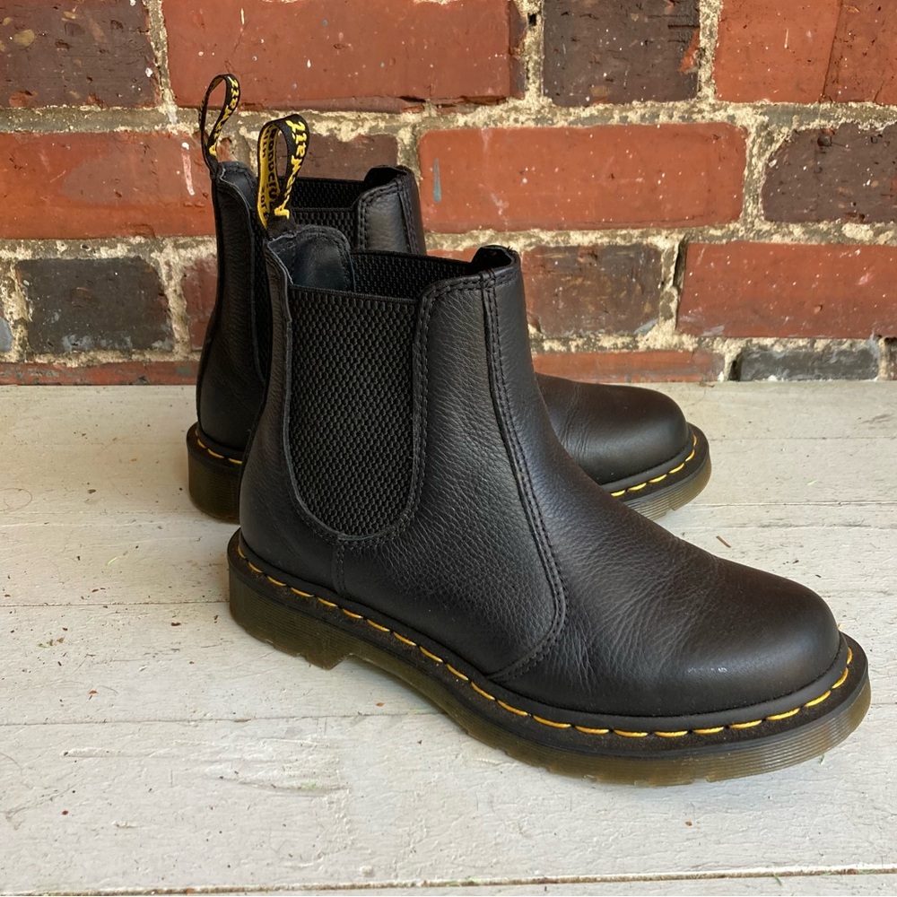 Dr Martens Chelsea boots docs black soft pebbled leather chunky boot lug sole